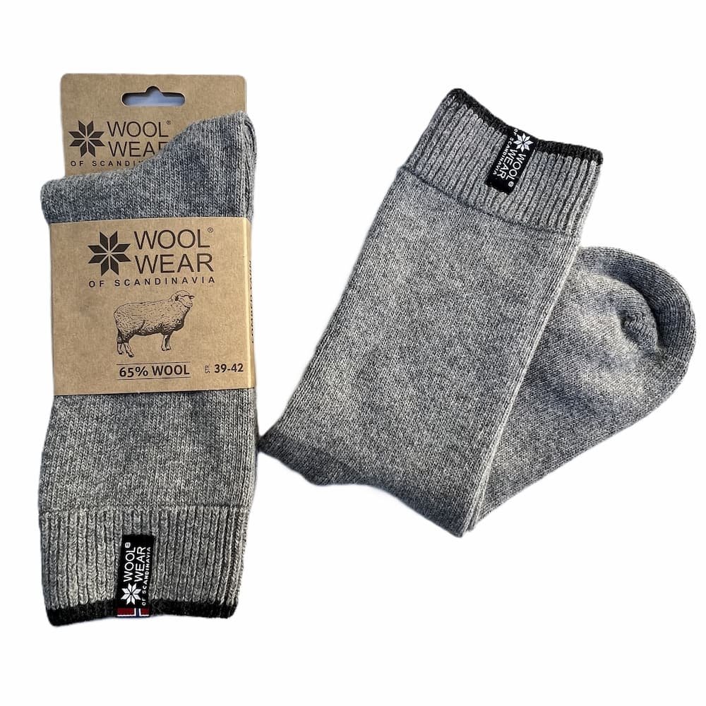 Schlichte Socken aus Kammgarnwolle mit 65 % Wolle