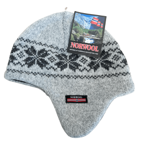 Lkker strikhue i ren uld med reklap og fleece indvendigt