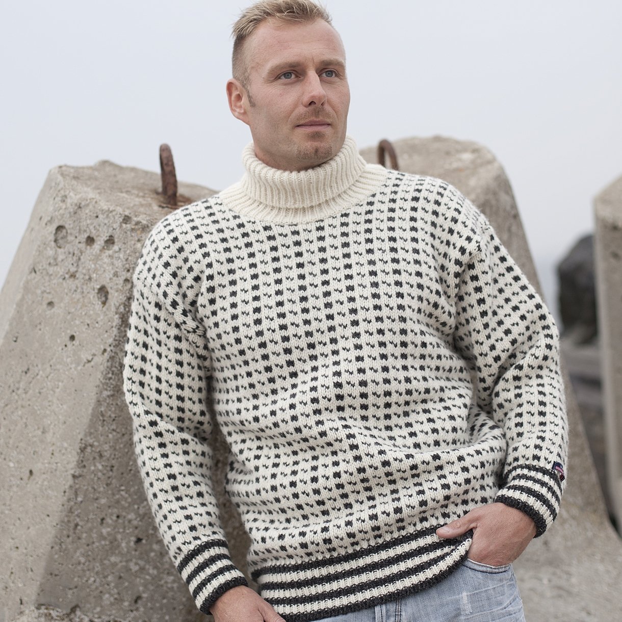 Klassisk rullekrave sweater i 100% ren uld med høj hals  