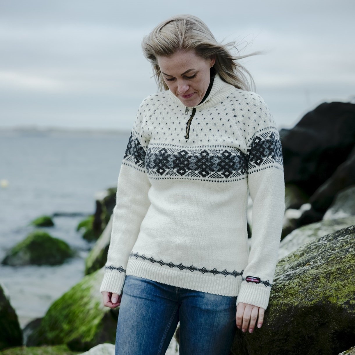Flot strik sweater i 100% ren ny uld